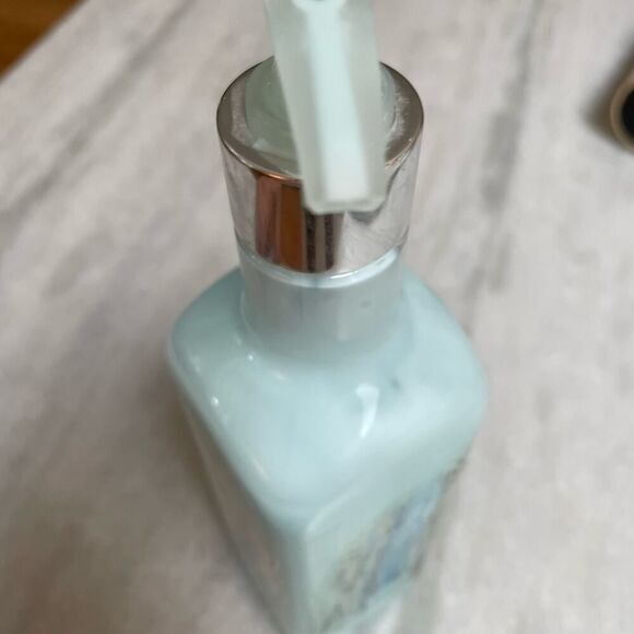 RARE Bath & Body Works Winter White Woods Lotion 15 oz Discontinued Scent HTF - Picture 3 of 7